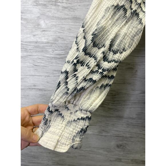 Porridge Clothing By Anthropologie Top XS Textured Puff Sleeves V Neck - Picture 3 of 12